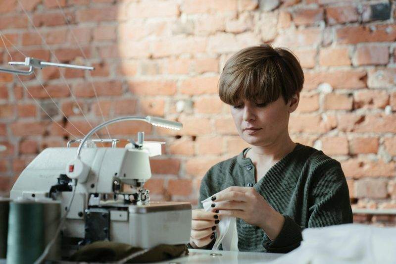 Die besten Stoffe für den Winter: Warm und stilvoll